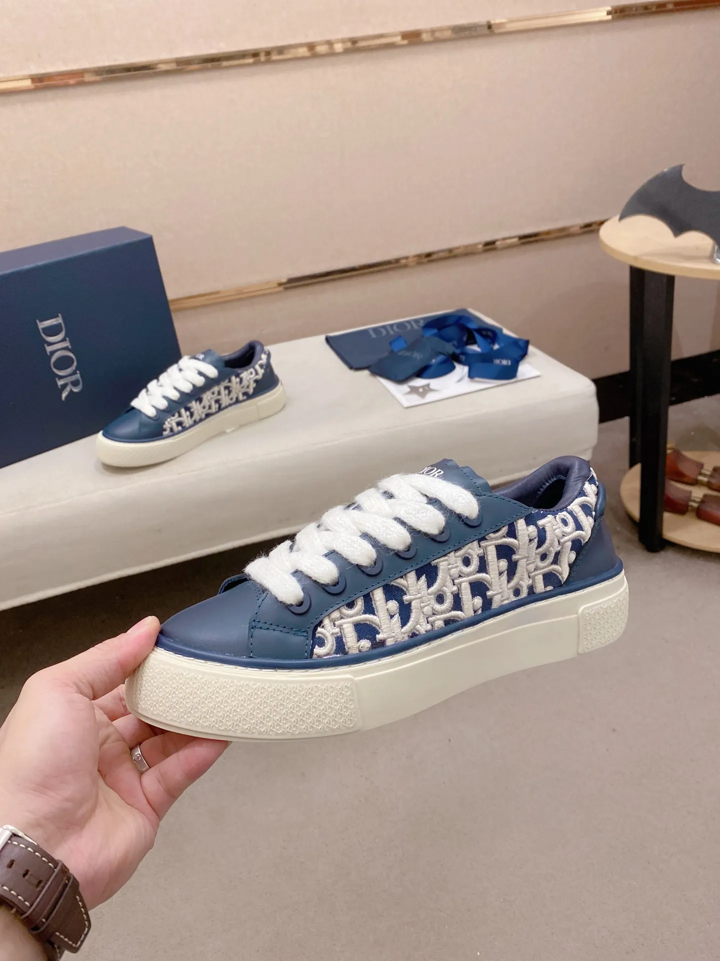 Factory price: 300 Men's shoes 💰[Dior·Dior] Top 🔍Couple style 💏🔍New casual sports style couple shoes, new four-season design, perfect workmanship, lace-up lazy style to create cabinet quality, upper: imported first-layer cowhide, sheepskin lining is soft and comfortable, ultra-light TPU wear-resistant outsole, simple, versatile fashion men's shoes, excellent color code number 35--44